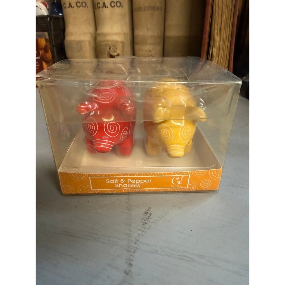G! Fun Sassy Pig Salt & Pepper Shakers Set Red Yellow Ceramic NIB 2014 modern